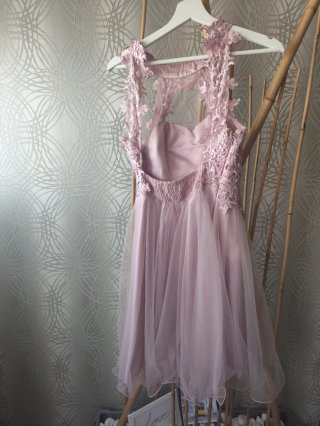 Vestido rosa corto encaje, un uso