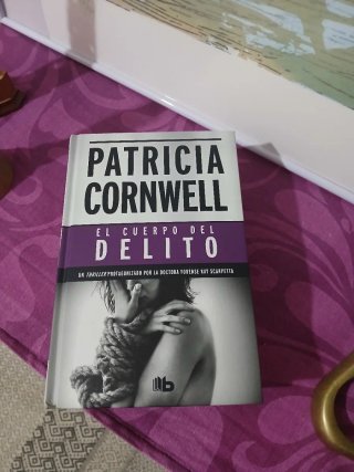 4 títulos de libros de Crimen y misterio