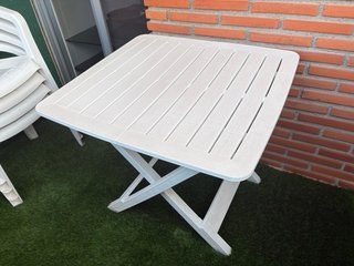 Sillas de plástico apilables blancas