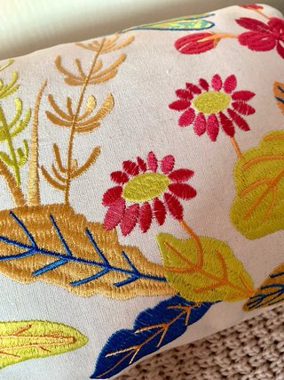 Funda Cojín 50x30.Bordado.Flores,Libélulas.70%Lino