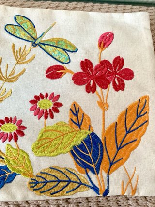 Funda Cojín 50x30.Bordado.Flores,Libélulas.70%Lino