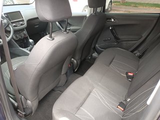 Peugeot 208 1.2i 82cv
