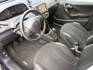 Peugeot 208 1.2i 82cv