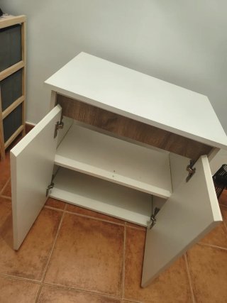 Mueble blanco con balda