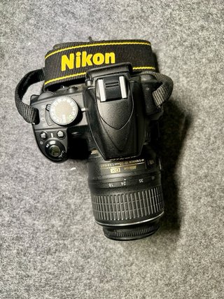Nikon D3100 + Objetivo 18-55mm
