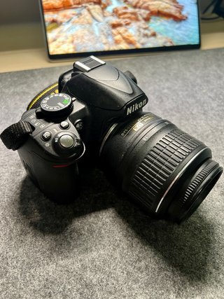 Nikon D3100 + Objetivo 18-55mm