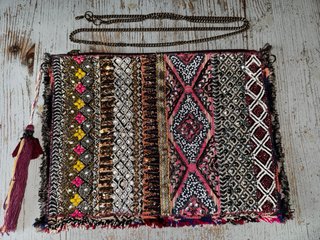 Bolso de mano bordado