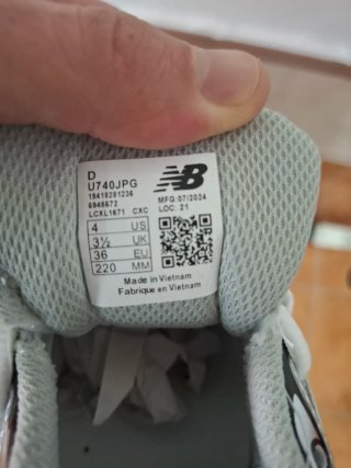New Balance 740 Plata y Blanco
