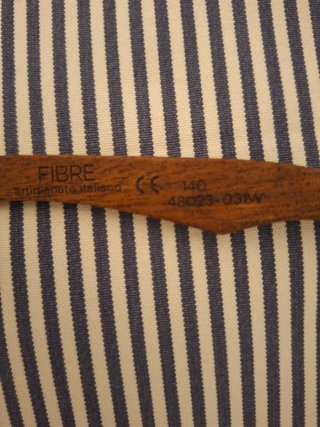 Occhiali da sole con aste in legno