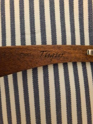 Occhiali da sole con aste in legno
