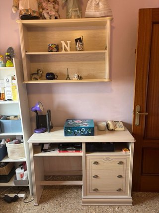 Estantería de madera