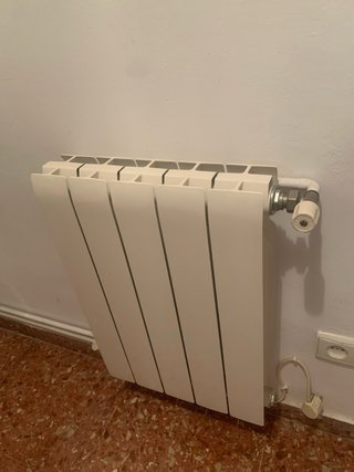 Caldera y radiadores sistema calefacción termostot