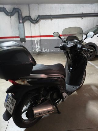 Honda SH 125i Scooter Negra