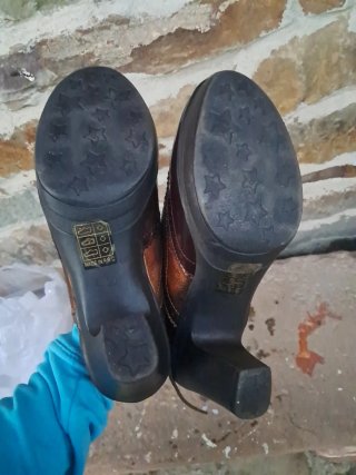 NUEVOS Zapatos de tacón marrones y dorados talla
