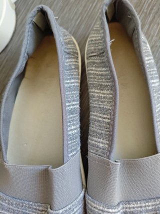 Bailarinas grises con detalles plateados