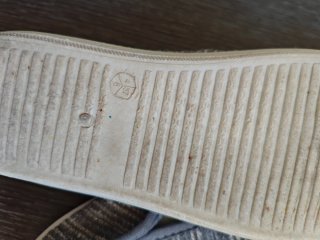 Bailarinas grises con detalles plateados