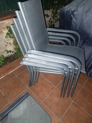Mesa y 4 sillas de exterior