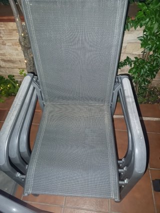 Mesa y 4 sillas de exterior