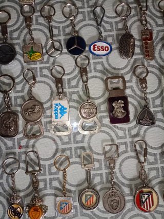 Lote de llaveros antiguos variados