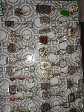 Lote de llaveros antiguos variados