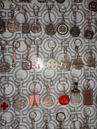 Lote de llaveros antiguos variados