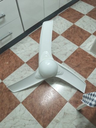 Ventilador blanco de 3 aspas