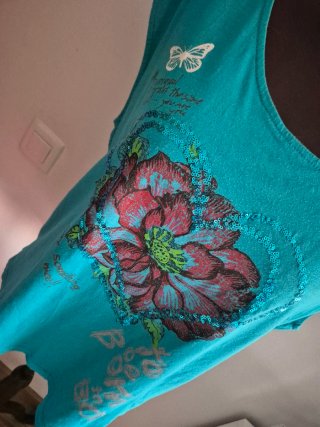 Camiseta Desigual Corazón Flor Lentejuelas