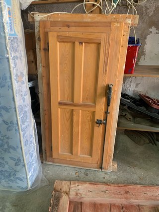 Ventana de madera con contraventana