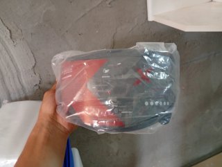 Casco de moto AXOR negro, azul y amarillo