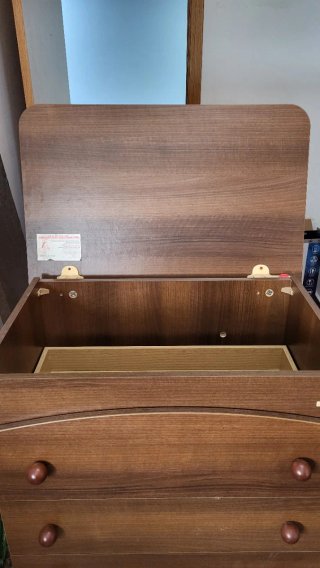 Cajonera/Cambiador de madera marrón de Micuna