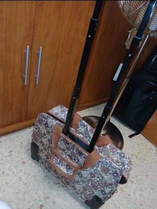 Maletín con ruedas estampado