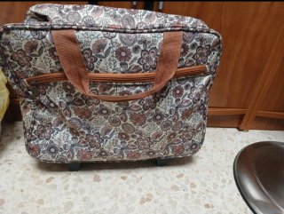 Maletín con ruedas estampado