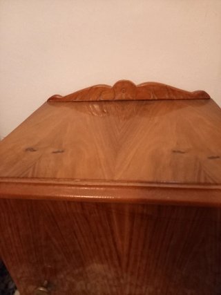 Mesitas vintage de madera con patas curvas