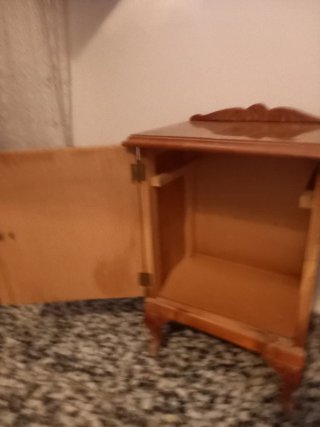 Mesitas vintage de madera con patas curvas
