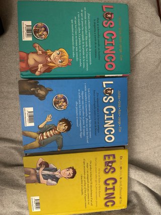 Libros de los cinco en castellano y catalan.