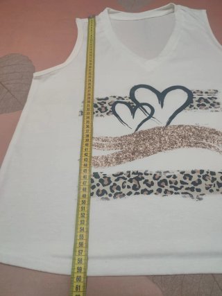 Camiseta sin mangas con corazones