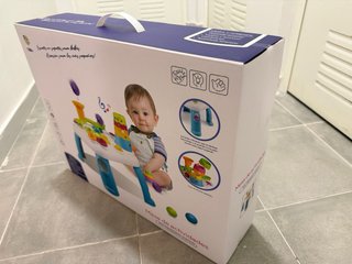 Mesa de actividades para bebé