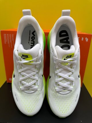 Nike Vomero 18 Verde y Blanco