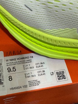 Nike Vomero 18 Verde y Blanco