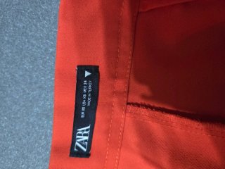 Pantalón naranja con bordado