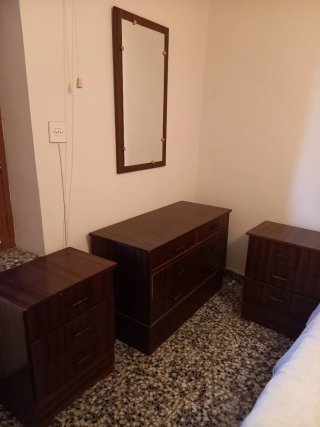 Cómoda, 2 mesitas y espejo vintage