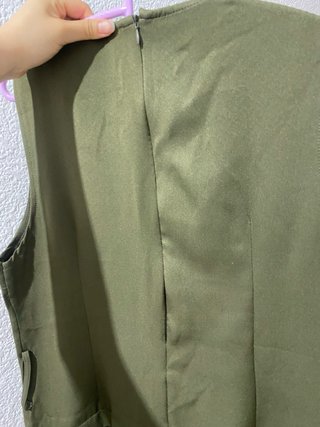 Vestido Zara verde plisado con cinturón