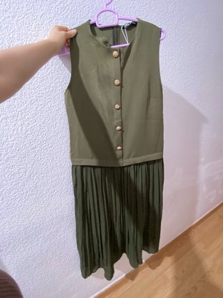 Vestido Zara verde plisado con cinturón
