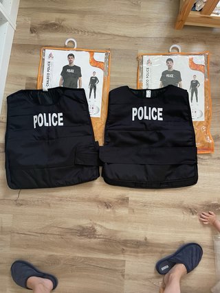 Disfraz familiar policías y presos