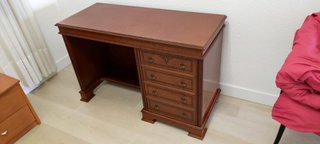 Escritorio de madera clásico