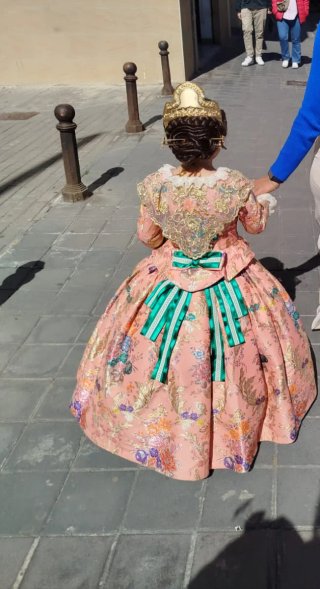 Vestido de fallera salmón y oro
