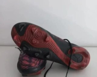 Zapatillas Puma Negras y Rojas