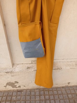 Peto amarillo impermeable