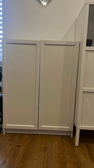 Librería BILLY con puertas OXBERG blanca