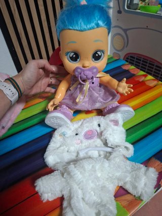 Bebé Llorón con chupete y vestido
